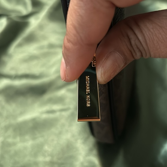 - Michael Kors - Jet Set Logo 13 Inch laptop IPad Case Case Like New color Brown - Picture 2 of 3